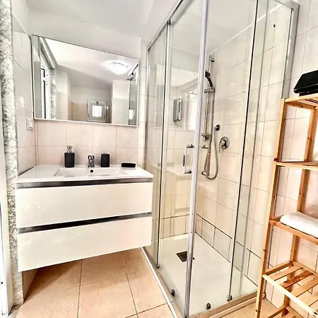 Newhouse Class * Bari